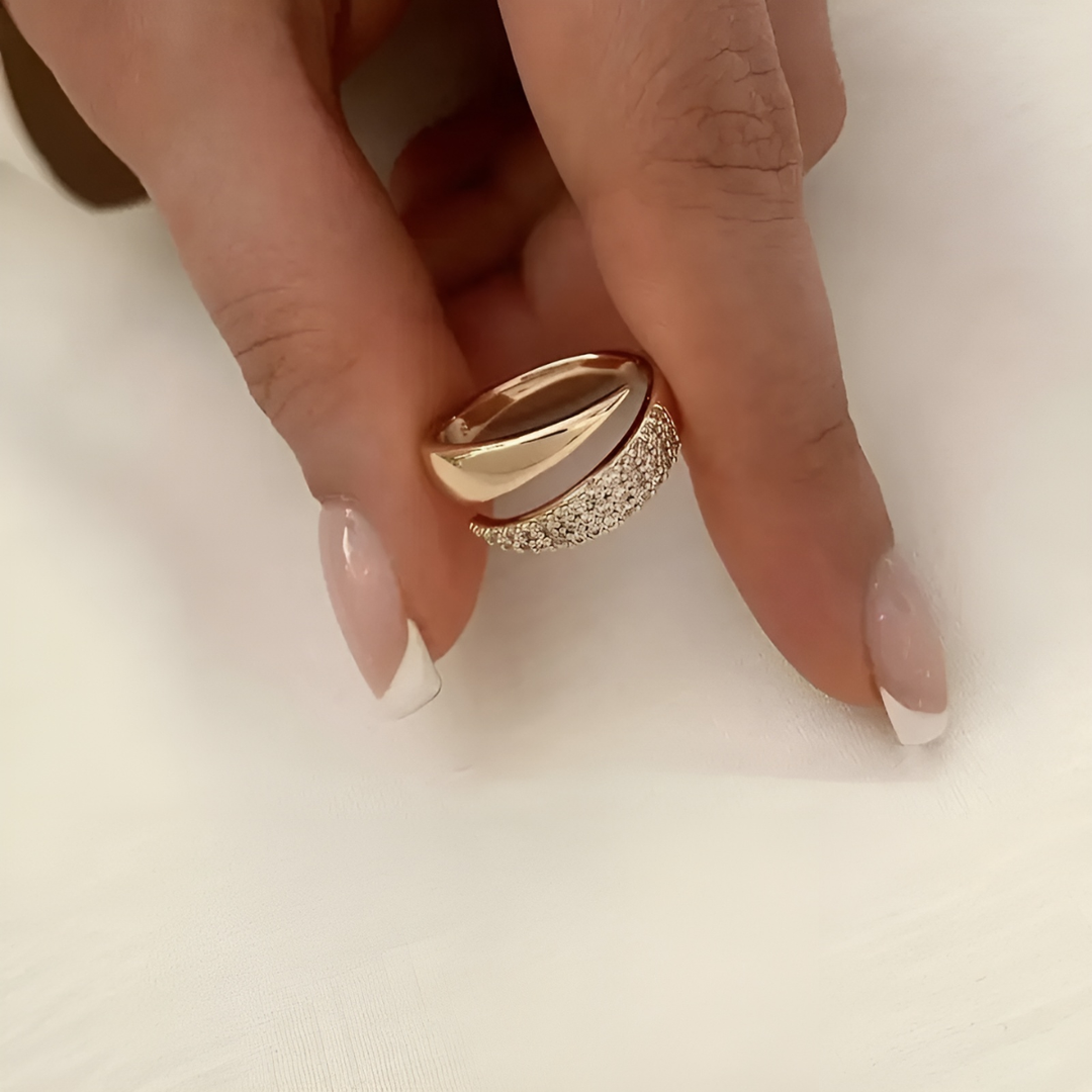 Julia™ - Anello Elegante Haven