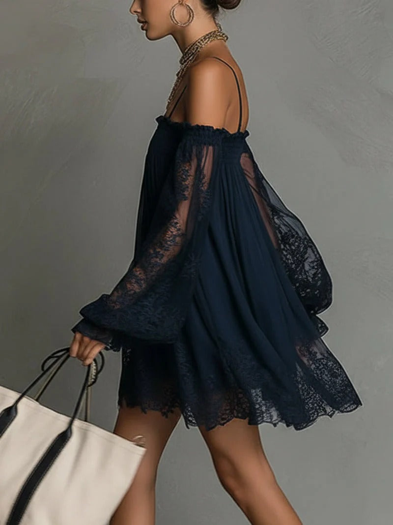 Noemi | Vestito mini in chiffon blu navy con spalle scoperte e pizzo