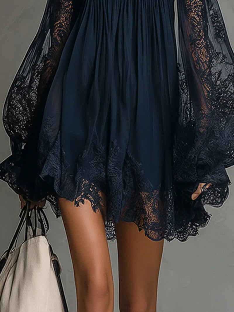 Noemi | Vestito mini in chiffon blu navy con spalle scoperte e pizzo