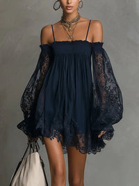 Noemi | Vestito mini in chiffon blu navy con spalle scoperte e pizzo