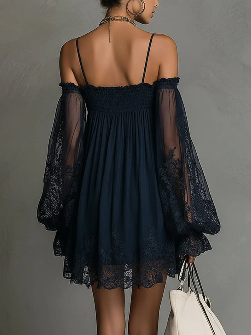 Noemi | Vestito mini in chiffon blu navy con spalle scoperte e pizzo