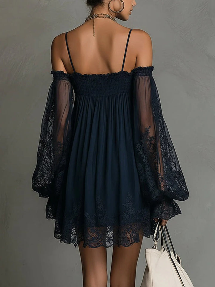 Noemi | Vestito mini in chiffon blu navy con spalle scoperte e pizzo
