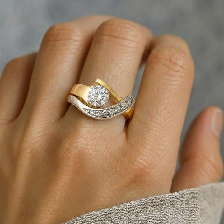 Anello Vintage Irregolare in Oro e Argento con Zirconia